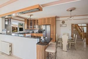 Fotografie z fotogalerie ubytování Familienvilla In Paralimni Mit Spektakulärer Aussicht v destinaci Paralimni + 14 fotografií