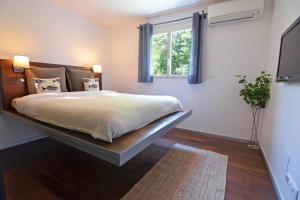 Katil atau katil-katil dalam bilik di MULUA Design & Modern House - Terrasse - Jacuzzi - Parking