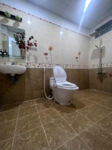 Koupelna v ubytování Hotel Đông Nhi