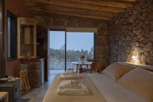 Postel nebo postele na pokoji v ubytování Bendita Piedra Suites, Las Compuertas Lujan de Cuyo