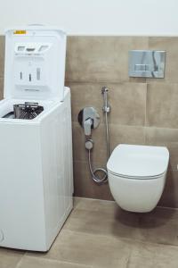 Kúpeľňa v ubytovaní Modern 1-Bedroom Apartment ǀ AC, Free Parking