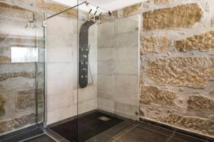 a bathroom with a shower with a glass door at Renoviertes Landhaus Inmitten Der Natur In Tondela in Tondela