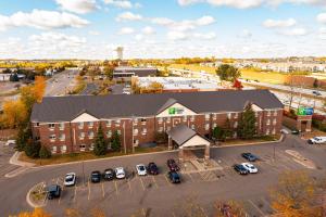 an overhead view of a building with a parking lot at Holiday Inn Express Hotel & Suites St. Paul - Woodbury by IHG in Woodbury