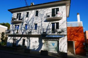 Το κτήριο όπου στεγάζεται  το διαμέρισμα