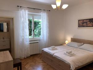 Postel nebo postele na pokoji v ubytování Erdgeschosswohnung Mit Terrasse Für Sechs Personen