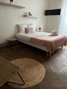 a bedroom with a large bed with a brown blanket at Appartment Doutre Terrasse- 2ch in Angers