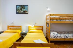 Łóżko lub łóżka w pokoju w obiekcie Trilo Begonia