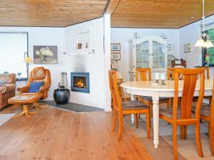 Posezení v ubytování 8 person holiday home in Struer-By Traum