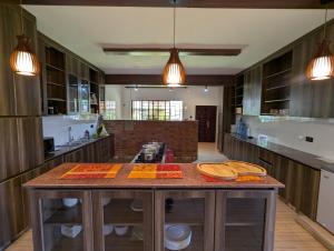 Kuchyň nebo kuchyňský kout v ubytování Hillsgate Experience a Luxury Home in Nairobi
