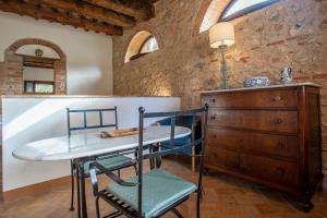 a kitchen with a table and chairs and a dresser at Clementina-agriturismo la Valentina in Talamone