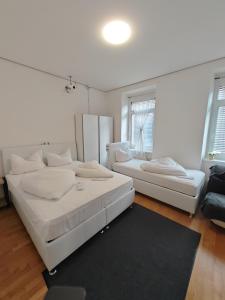 Postel nebo postele na pokoji v ubytování ABAI Apartments 1140 only WWW-On-line-Check-in & SelfService