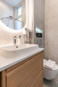 Kúpeľňa v ubytovaní K33- Boutique Apartments, Best Location, by BQA + 37 fotografií