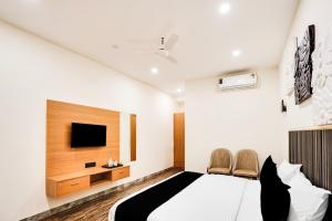 TV a/nebo společenská místnost v ubytování Super Hotel O Indriya