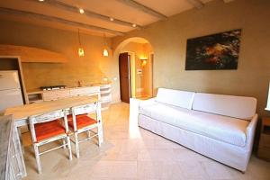 a living room with a couch and a table at Dany's Home in Baia de Bahas in Santa Marinella