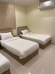 Postel nebo postele na pokoji v ubytování Al tawfeeg hotel - Al Azizyah