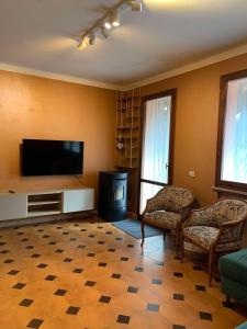 Μια τηλεόραση ή/και κέντρο ψυχαγωγίας στο La Casa 44