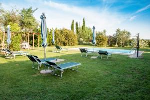 Piscina de la sau aproape de Le Gerlette - Il Granaio
