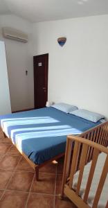 Ένα ή περισσότερα κρεβάτια σε δωμάτιο στο Casa Leonardo close to the beach