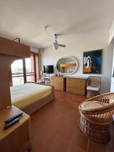 Ένα ή περισσότερα κρεβάτια σε δωμάτιο στο Ampio appartamento in centro con vista - parcheggio gratuito e Wi-fi