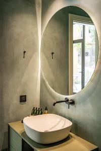 Ένα μπάνιο στο Marianna Suites +37 φωτογραφίες