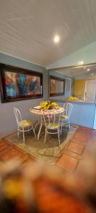 a room with a table and chairs with bananas on it at Chácara Sitara Lazer e Eventos - Casa Dourada in Caldas