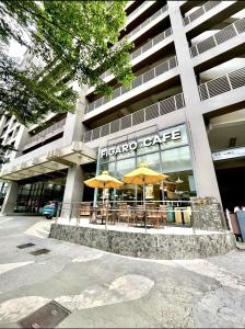 Το κτήριο όπου στεγάζεται  το ξενοδοχείο διαμερισμάτων