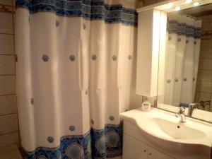 A bathroom at Nikolas Apartments Kalami bay