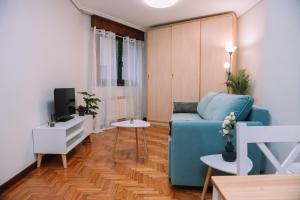 TV a/nebo společenská místnost v ubytování Céntrico y acogedor en Vigo by CABANA Rentals