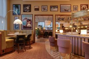 Lounge nebo bar v ubytování Hjortviken Country Club