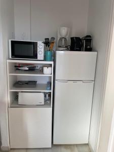 Kuchnia lub aneks kuchenny w obiekcie Pueblo Evita apartment in exclusive holiday complex