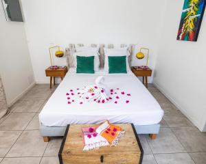 Postel nebo postele na pokoji v ubytování Mon'Désir Lodge - Bungalows