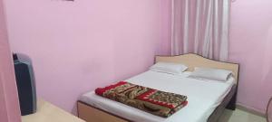 Postel nebo postele na pokoji v ubytování Taiba Guest House - BUDGET&BASIC ROOMS - Near New Market, Esplanade, Dharamatala