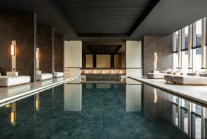 Bazén v ubytování La Réserve Resort nebo v jeho okolí
