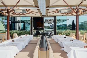 Posezení v ubytování La Réserve Resort