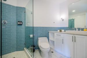 Un baño de Casa La Costa By Wynwood House