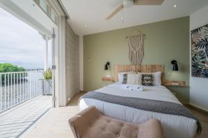 Una cama o camas en una habitación de Casa La Costa By Wynwood House