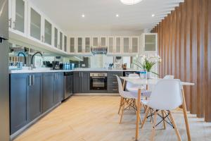 Una cocina o cocineta en Casa La Costa By Wynwood House