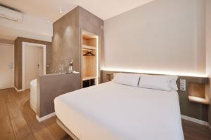 Posteľ alebo postele v izbe v ubytovaní Barcelona Century Hotel