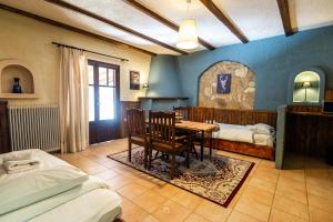 Postel nebo postele na pokoji v ubytování Fanaras Hotel