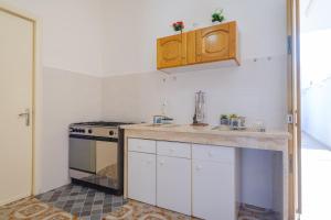 Kuchyňa alebo kuchynka v ubytovaní Villa Grecale Porto Cesareo