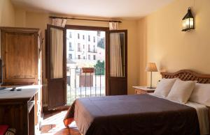 Ένα ή περισσότερα κρεβάτια σε δωμάτιο στο Hostal Posada Huecar +69 φωτογραφίες