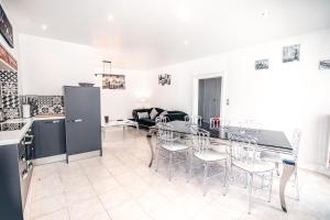 Χώρος καθιστικού στο Suite Premium 4 étoiles, spacieux avec sauna et extérieur