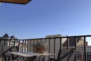 Rõdu või terrass majutusasutuses Sealor, zonnig appartement met ruim terras