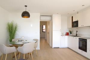 Köök või kööginurk majutusasutuses Sealor, zonnig appartement met ruim terras