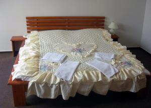 Postel nebo postele na pokoji v ubytování Hotel Valaskuv Grunt