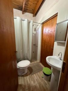 Koupelna v ubytování Lo de Euge + 3 fotografie