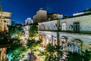 Nespecifikovaný výhled na destinaci Baku nebo výhled na město při pohledu z apartmánu