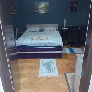 Postel nebo postele na pokoji v ubytování Apartment Viktor 2 stan na dan
