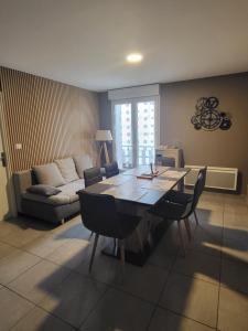 LE TOURISTIC Appartements的休息区