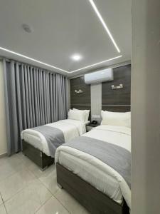 Postel nebo postele na pokoji v ubytování Golden Light Aqaba Hotel فندق جولدن لايت العقبة